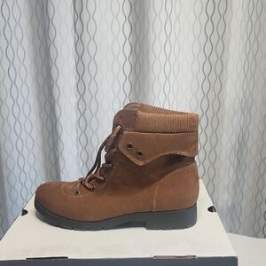 Stylish St. John's Bay Tan Lace-Up Ankle Boots